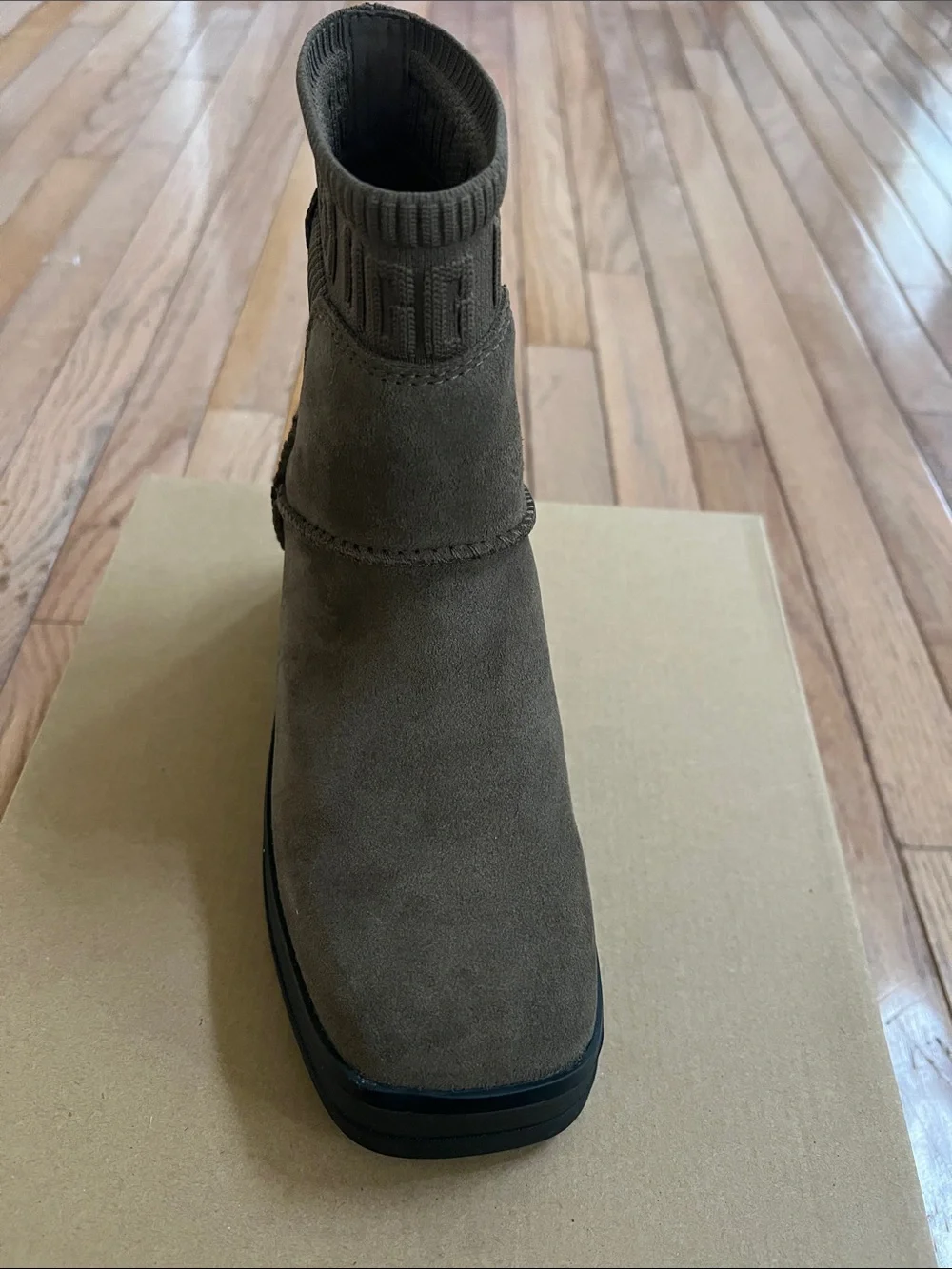 Ugg Women's Moxy Block Heel Chelsea Boots